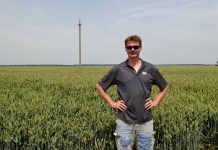 Kees Huizinga op terugreis naar Oekraïne: ‘We gaan zaaien, kijken hoe goed dat lukt’